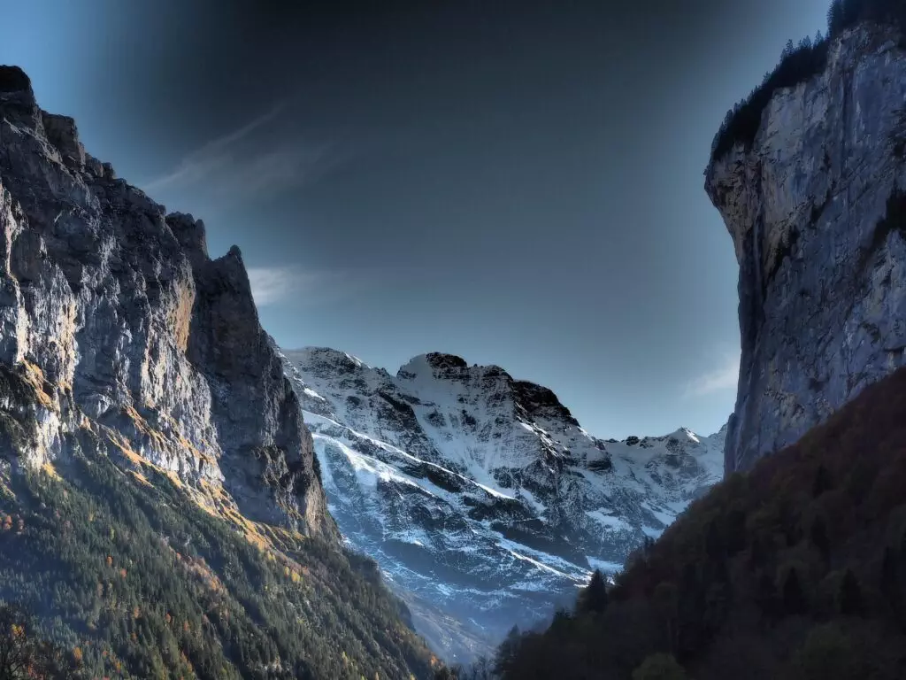 lauterbrunnen-779646_1920